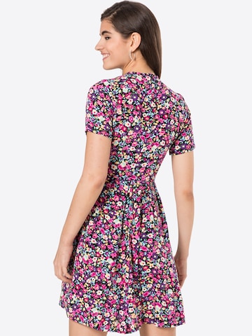 Rochie de la Trendyol pe mai multe culori