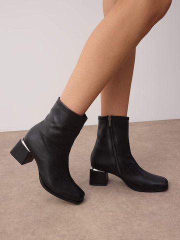 Trendyol - Botim em preto