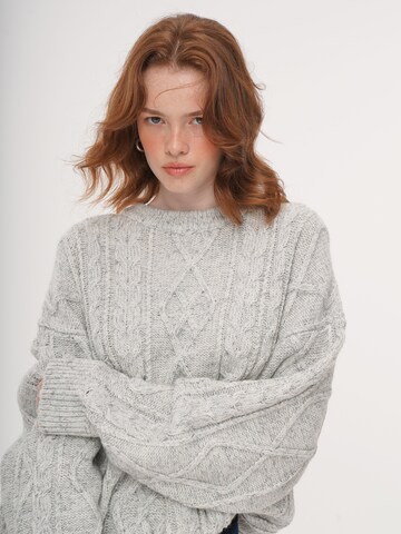 yoligex Sweater 'YOLIGEX Zopfmuster-Pullover Hellgrau-Melange Rundhals' in White