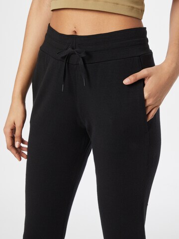 Effilé Pantalon de sport 'Crush' ICEBREAKER en noir