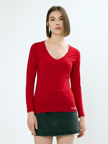 Influencer Koszulka w kolorze czerwony: przód