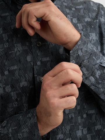 Coupe regular Chemise 'Shirt with allover print and Kent collar' VANGUARD en bleu