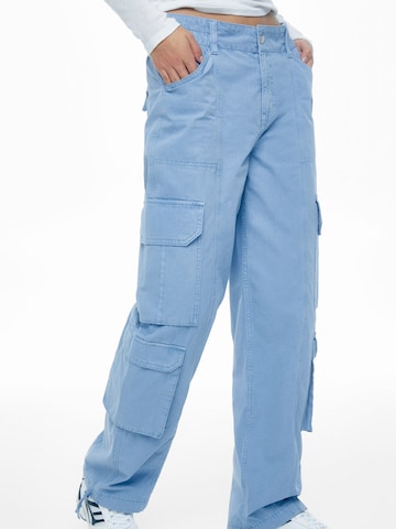 Wide Leg Jeans cargo Pull&Bear en bleu