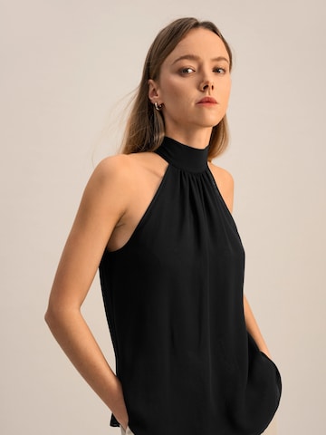 Lilysilk - Blusa 'Seidengeorgette Top mit Neckholder' en negro