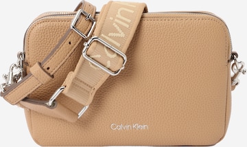 Calvin Klein Axelremsväska i brun: framsida