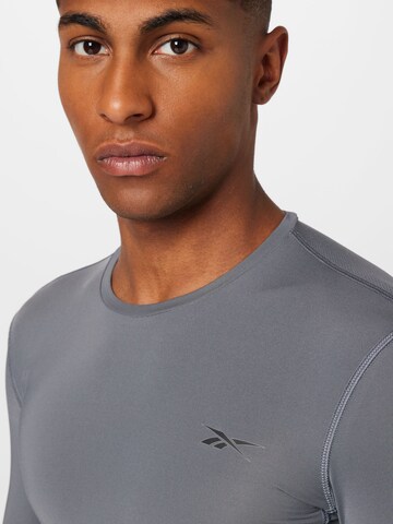 T-Shirt fonctionnel Reebok en gris