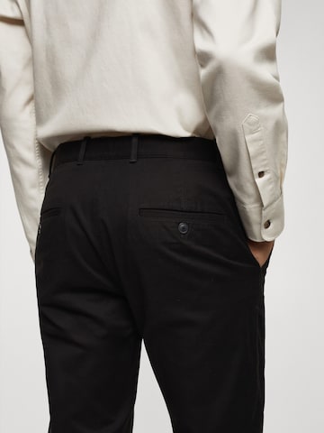 MANGO MAN Slimfit Spodnie 'Barna' w kolorze czarny