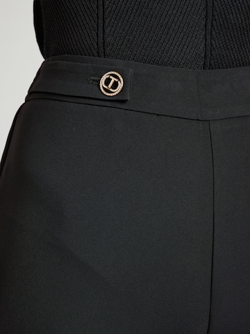 regular Pantaloni con piega frontale di Twinset in nero