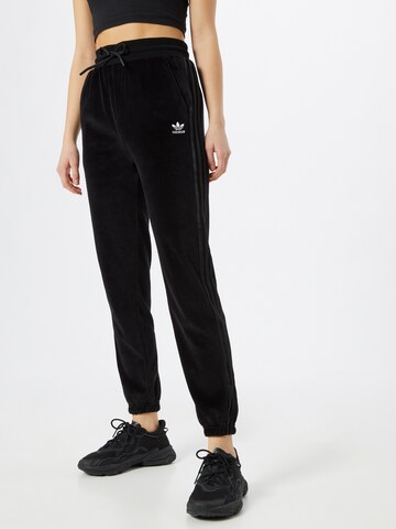 Tapered Pantaloni de la ADIDAS ORIGINALS pe negru: față