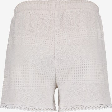 Hailys Regular Shorts 'Ni44sa' in Weiß