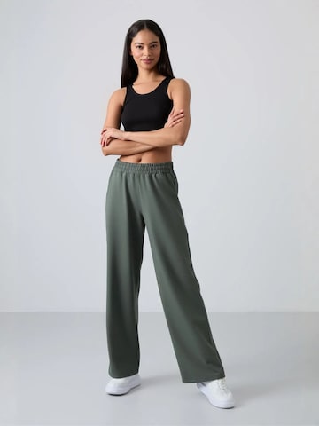 Tommy Life Wide leg Workout Pants in Green