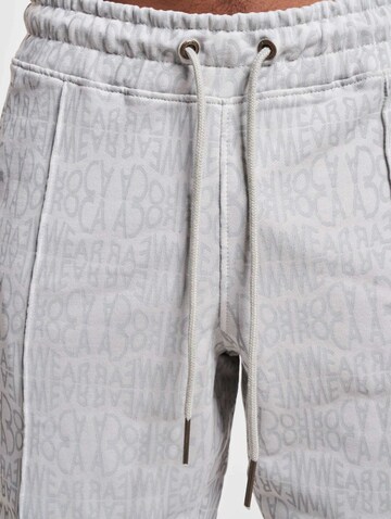 ROCAWEAR Tapered Hose in Grau