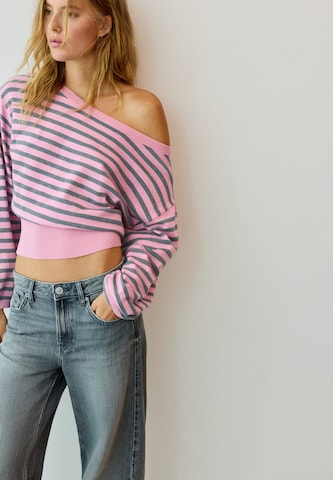 Pulover de la Pull&Bear pe roz