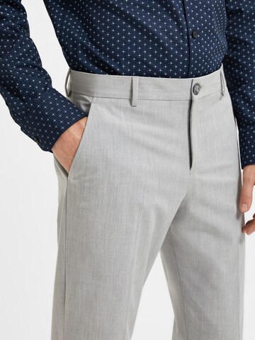 Coupe slim Pantalon à plis SELECTED HOMME en gris