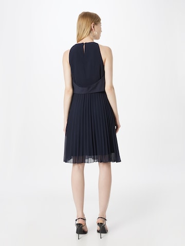 Rochie de cocktail de la APART pe albastru