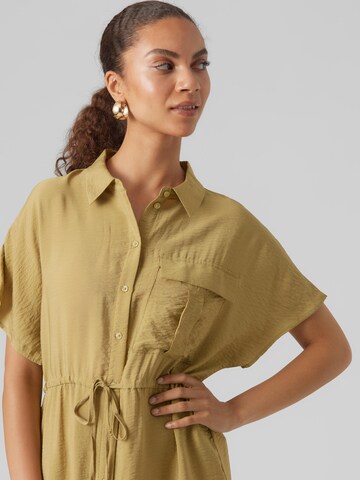 VERO MODA - Vestidos camiseiros 'Iris' em verde