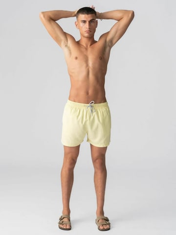 Shorts de bain ' Swimshorts ' TEESHOPPEN en jaune