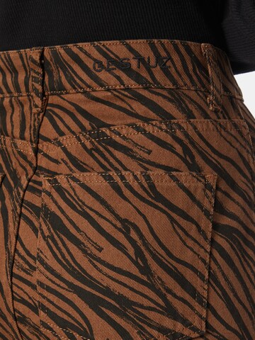 Gestuz Bootcut Spodnie 'Abena' w kolorze brązowy