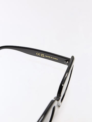 Bershka Sončna očala | črna barva