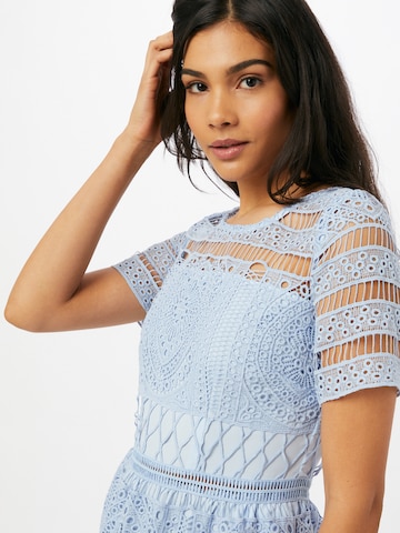 Rochie de cocktail de la APART pe albastru