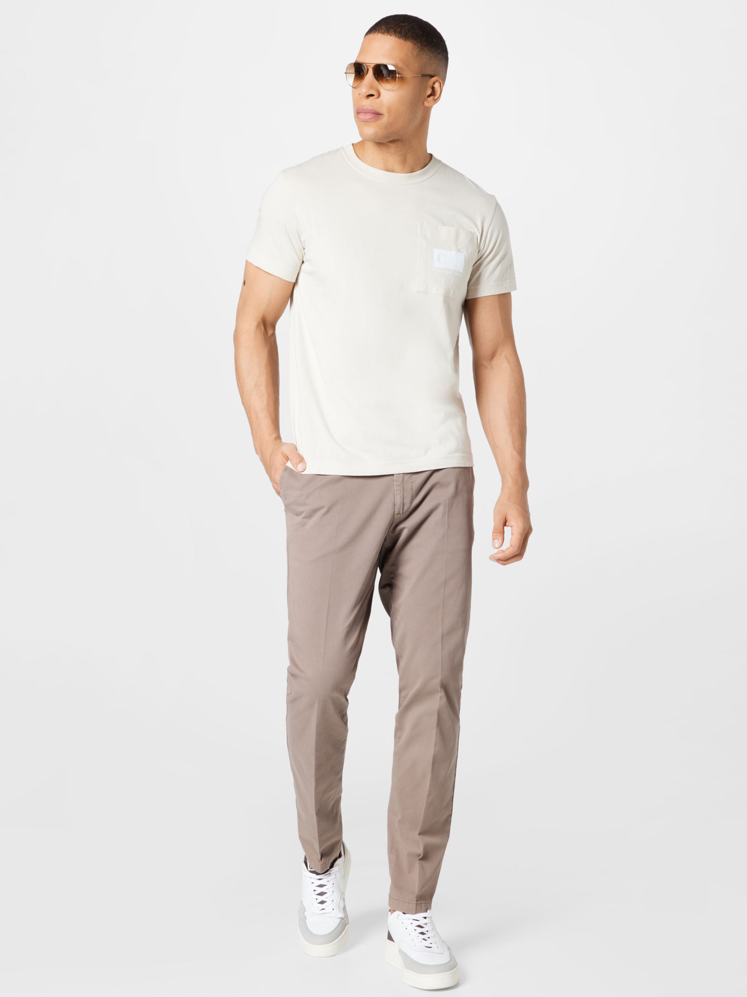 Plus durable T-Shirt Calvin Klein Jeans en Beige 
