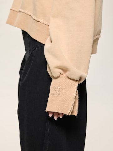 Kamila Šikl Sweatshirt in Beige
