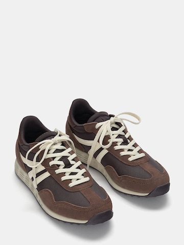 Pull&Bear Sneaker in Braun
