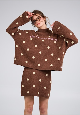 OH APRIL Trui 'Liora' in Bruin: voorkant