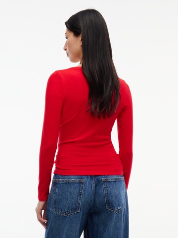 Tricou de la Tommy Jeans pe roșu