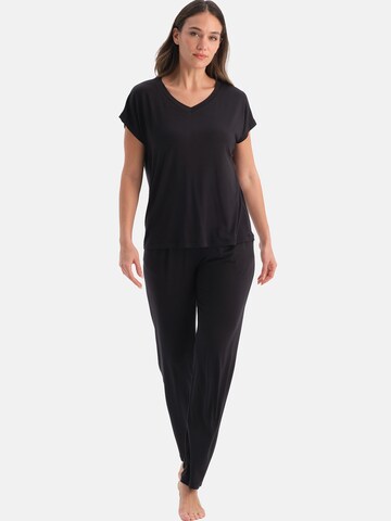 Dagi Pidžaama, värv must: eest vaates