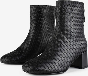 L37 HANDMADE SHOES Ankle Boots 'A LONELY PLACE TO BE' in Schwarz: Vorderseite