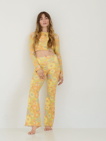 ABOUT YOU x Sofia Tsakiridou - Camisa 'Lynn' em amarelo