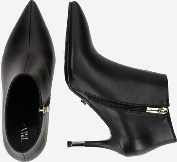 Ankle boots di TATA Italia in nero