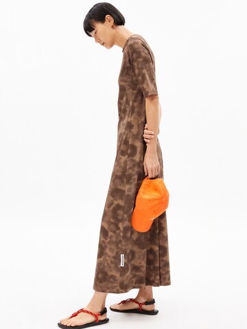 Robe ARMEDANGELS en marron