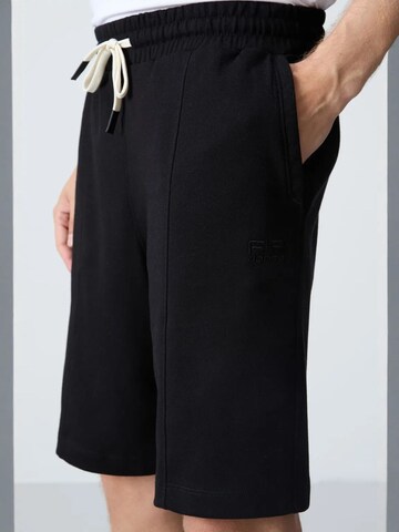 Tommy Life Regular Sportbroek in Zwart