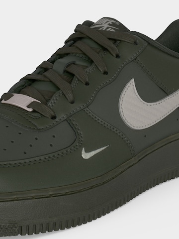 Nike Sportswear Tennarit 'Air Force 1' värissä musta