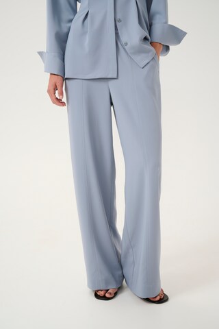 Gestuz Loose fit Trousers 'Mareen' in Blue: front