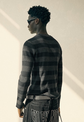 Sweat-shirt Bershka en gris
