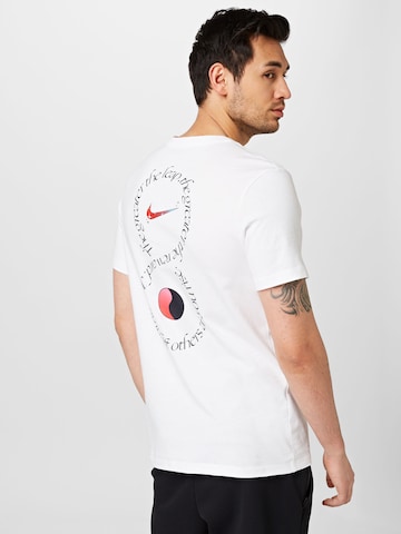 Tricou de la Nike Sportswear pe alb