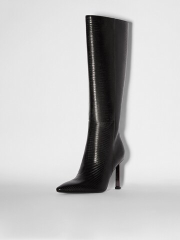 Bershka Boot in Black: front