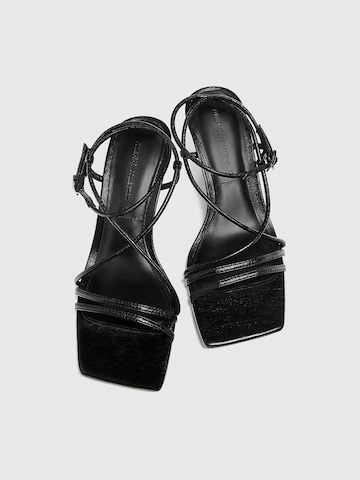 Pull&Bear Sandali s paščki | črna barva