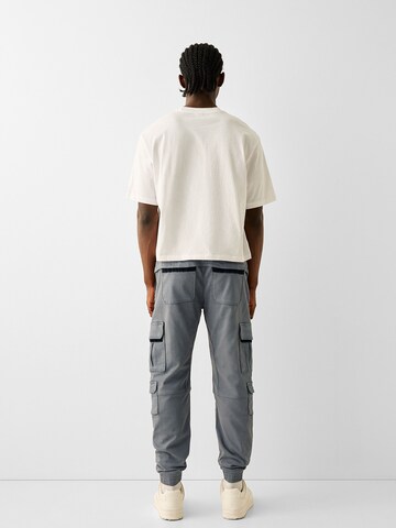 Bershka Tapered Cargobroek in Grijs