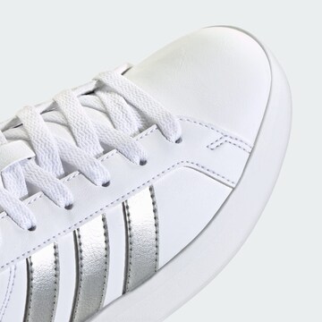 Baskets 'Grand Court 3.0' ADIDAS SPORTSWEAR en blanc