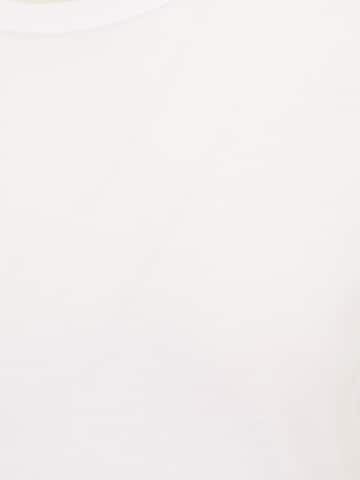 Tricou de la GAP pe alb