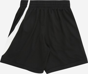 NIKE Regular Sportshorts 'SWOOSH' in Schwarz