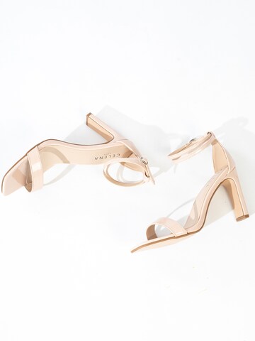 Celena - Sandalias con hebilla 'Cory' en beige