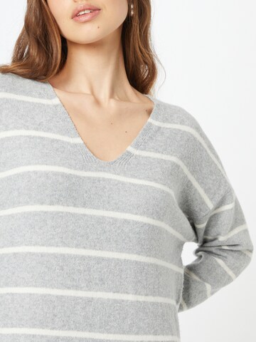 Abito in maglia 'DOFFY' di VERO MODA in grigio