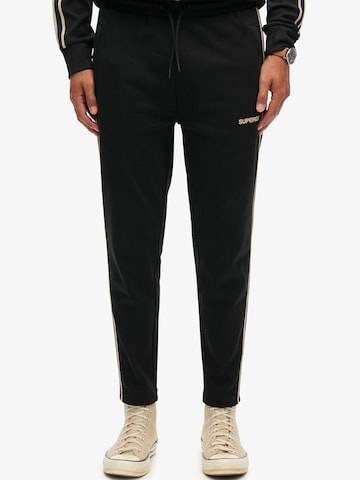 Superdry Tapered Παντελόνι 'Tech Cult' σε μαύρο: μπροστά