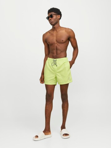 JACK & JONES Badeshorts 'Fiji' i grøn