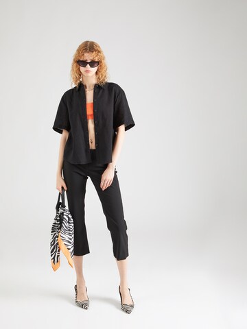 Monki - Blusa en negro